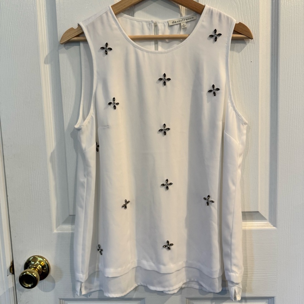 Daniel Rainn White Embellished Sleeveless Blouse Rhinestone Floral Top M Holiday